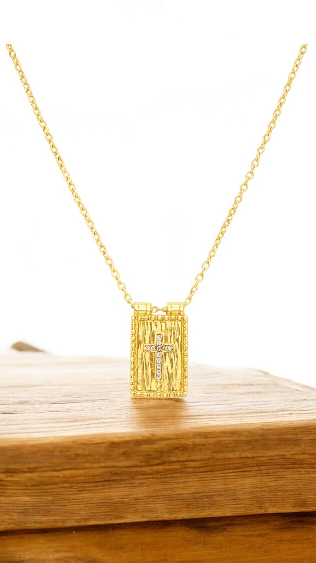 Collier "Regard divin" Croix