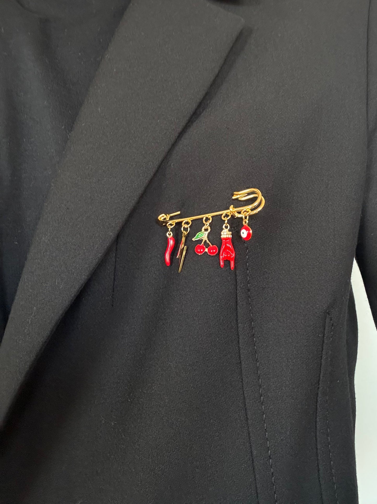 Broche Red Fever